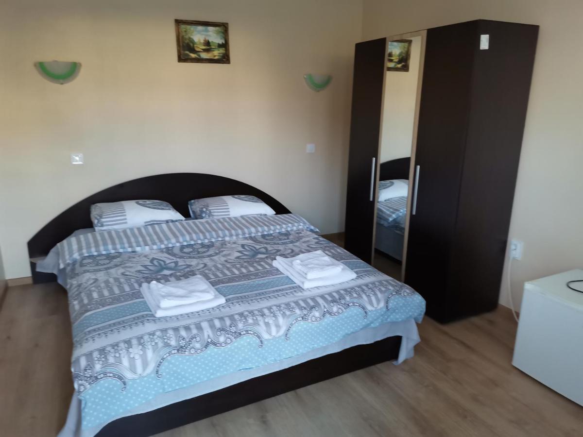 Guest Rooms Mihaylovi Pavel Banya Exterior foto